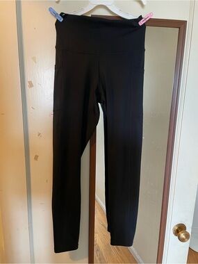 High-Waist Black Leggings with Side Pockets
